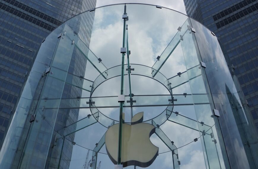 Apple Expands in India with…