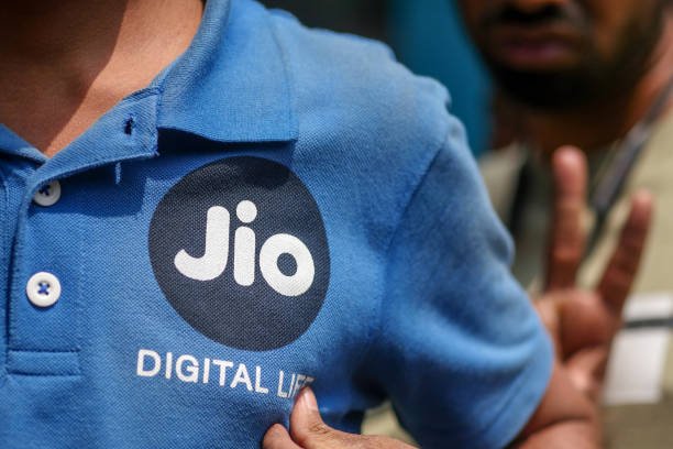 Jio Partners with SpaceX to Bring Starlink Internet to India