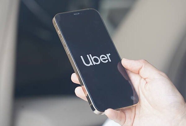 Uber Now Accepts Cash in UK Cities
