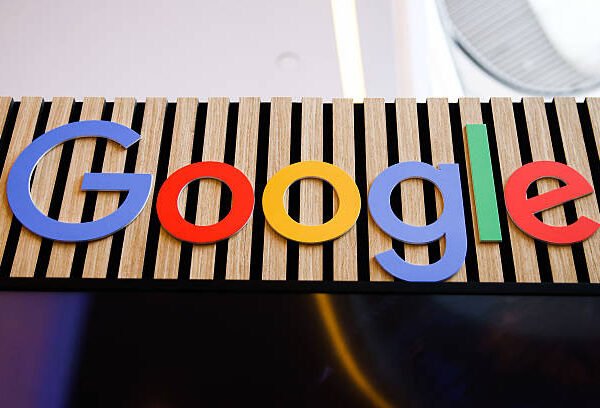 Google Adds AI Text Simplifier to iPhone App