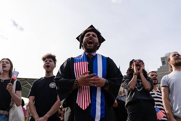 Trump Blocks Harvard Visas –…