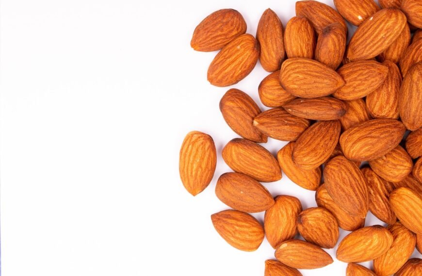 Stop Peeling Soaked Almonds – Here’s Why You Should Eat Them With Skin