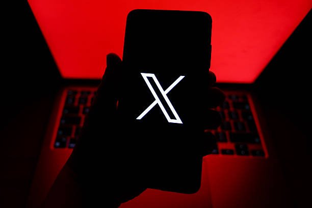 Apple Faces Criticism From Elon Musk Over App Store Rankings