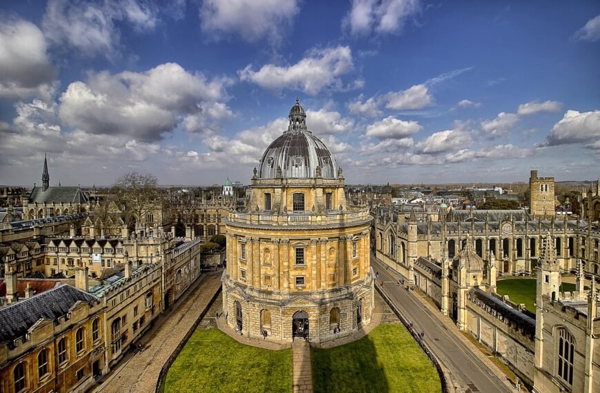 Oxford University Embraces AI, Gives All Students ChatGPT Access