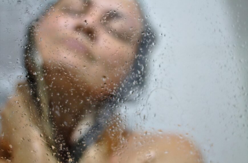 Morning Or Night Shower – Which Is Better For You?