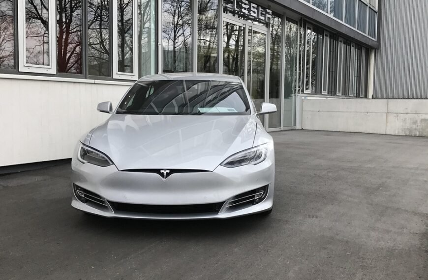 Tesla Profits Drop Despite Record…