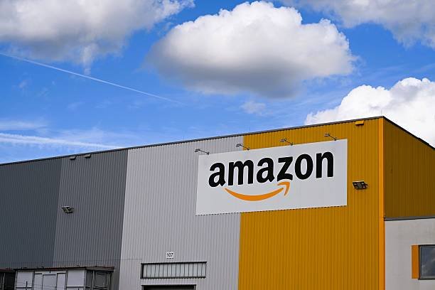 AI Robots in Amazon Warehouses:…