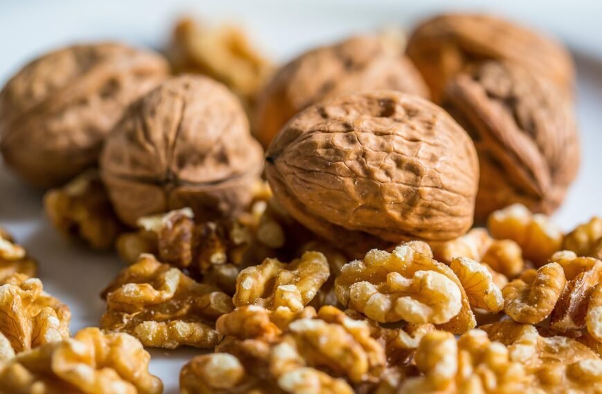 The Amazing Things That Happen When You Eat Walnuts Every Day
