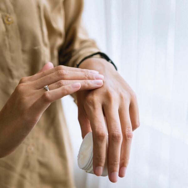 7 Daily Habits That Secretly Ruin Your Skin