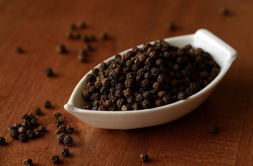 Black Pepper and Olive Oil: The Secret to Getting More From Your Food