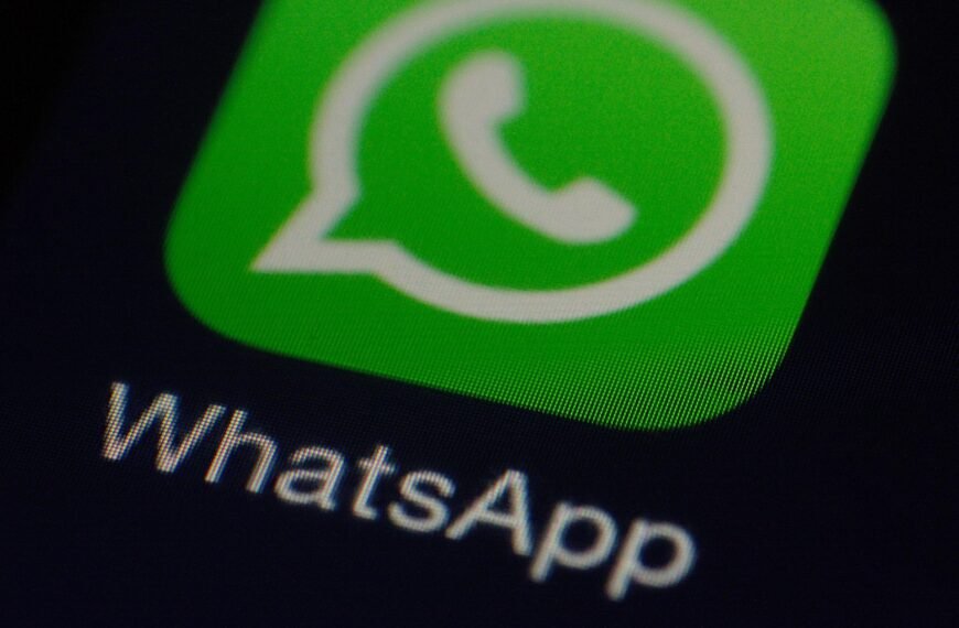 WhatsApp Could Soon Begin Testing Redesigned Liquid Glass UI for Chats on iOS