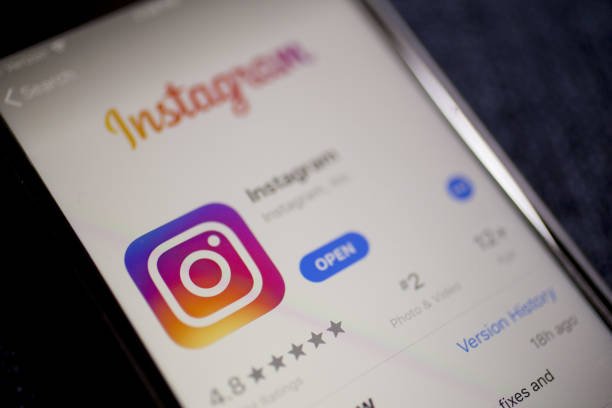 Instagram Launches ‘Instants’ to Rival Snapchat with Disappearing Photos