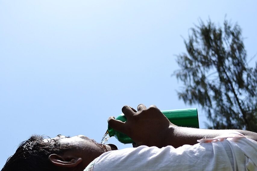 Should You Drink More Than 8 Glasses of Water Per Day During a Heatwave?